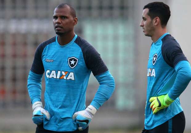 Além de Weverton, Gatito Fernandez está na mira do Palmeiras