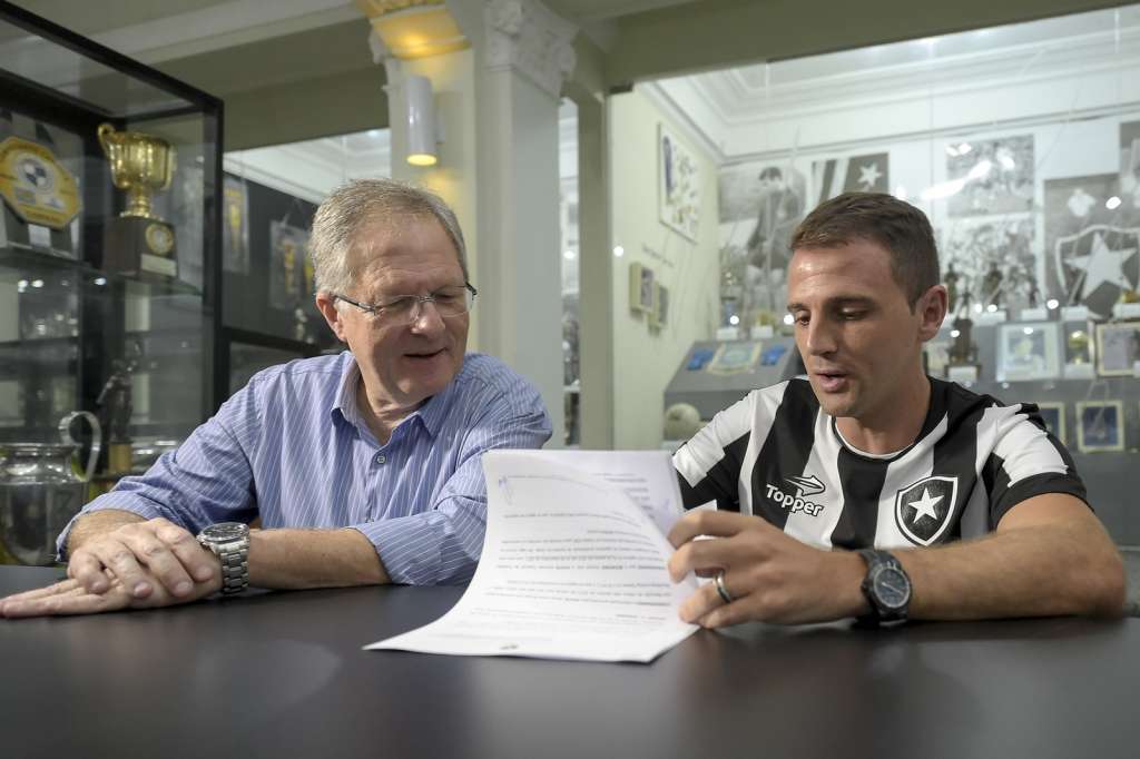 Montillo surpreende, fica em forma e pode acertar no Botafogo em 2018