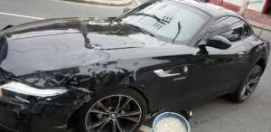 Victor Luis, do Botafogo, bate sua BMW na chegada ao Engenhão