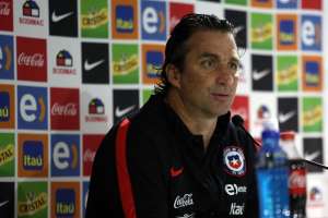 Eliminatórias: Com risco de ficar de fora da Copa, técnico minimiza pressão sobre o Chile