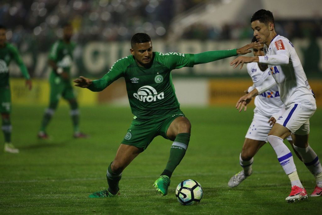 Ex-Ponte e São Paulo, Reinaldo, da Chape, pode reforçar o Botafogo