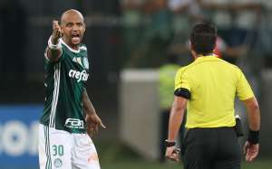 Cuca admite escalar Felipe Melo como zagueiro no Palmeiras