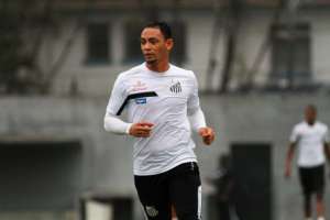 Ainda sonhando com título, Ricardo Oliveira pede que Santos esqueça o Corinthians