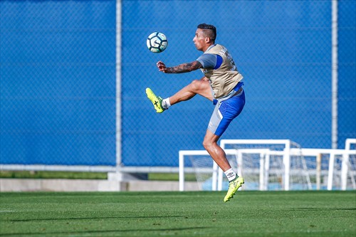 Após perder Douglas, Renato Gaúcho ganha mais duas opções para o ataque