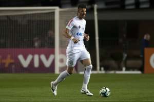 Gustavo Henrique passa por nova artroscopia no joelho e segue fora do Santos