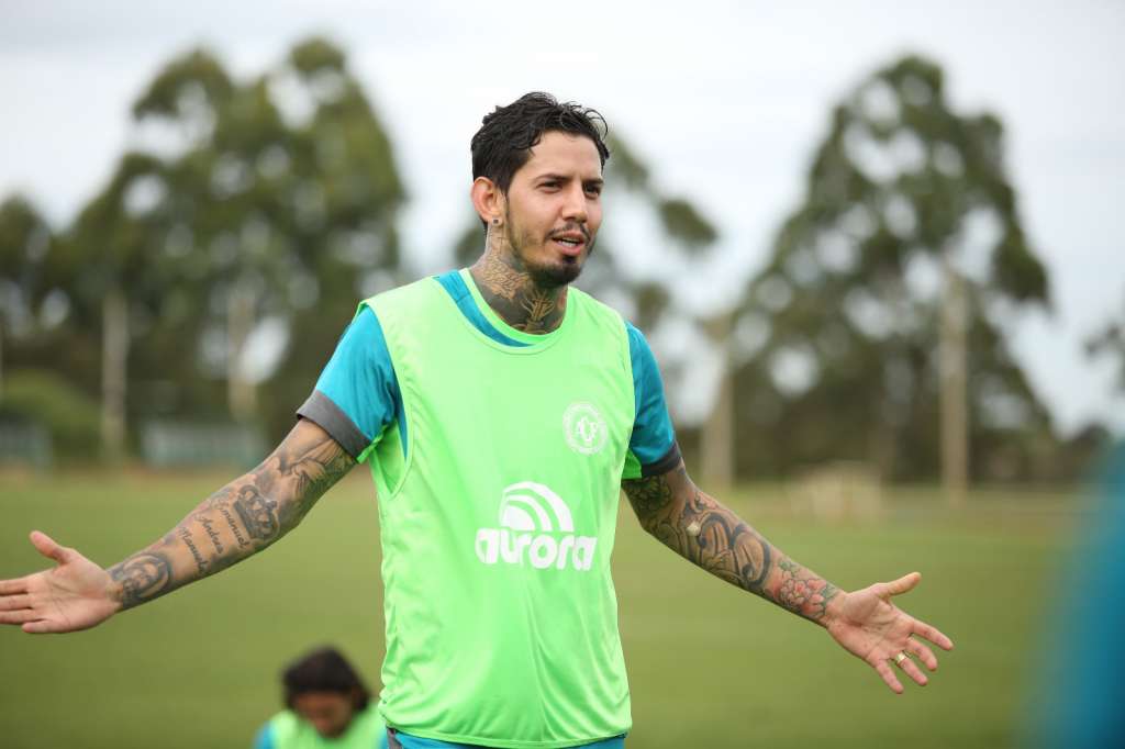 Victor Ramos não é mais jogador da Chapecoense