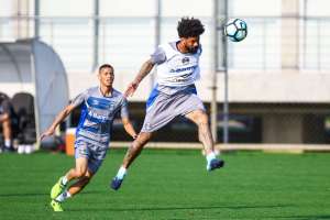 Bressan e Ramiro sofrem lesões e Cristian desfalca Grêmio por duas semanas