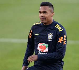 Eliminatórias: Alex Sandro admite forte concorrência por vaga na lateral da seleção