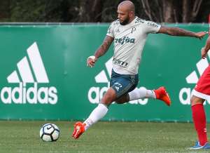 Jailson retorna e Felipe Melo vai bem na zaga em jogo-treino do Palmeiras