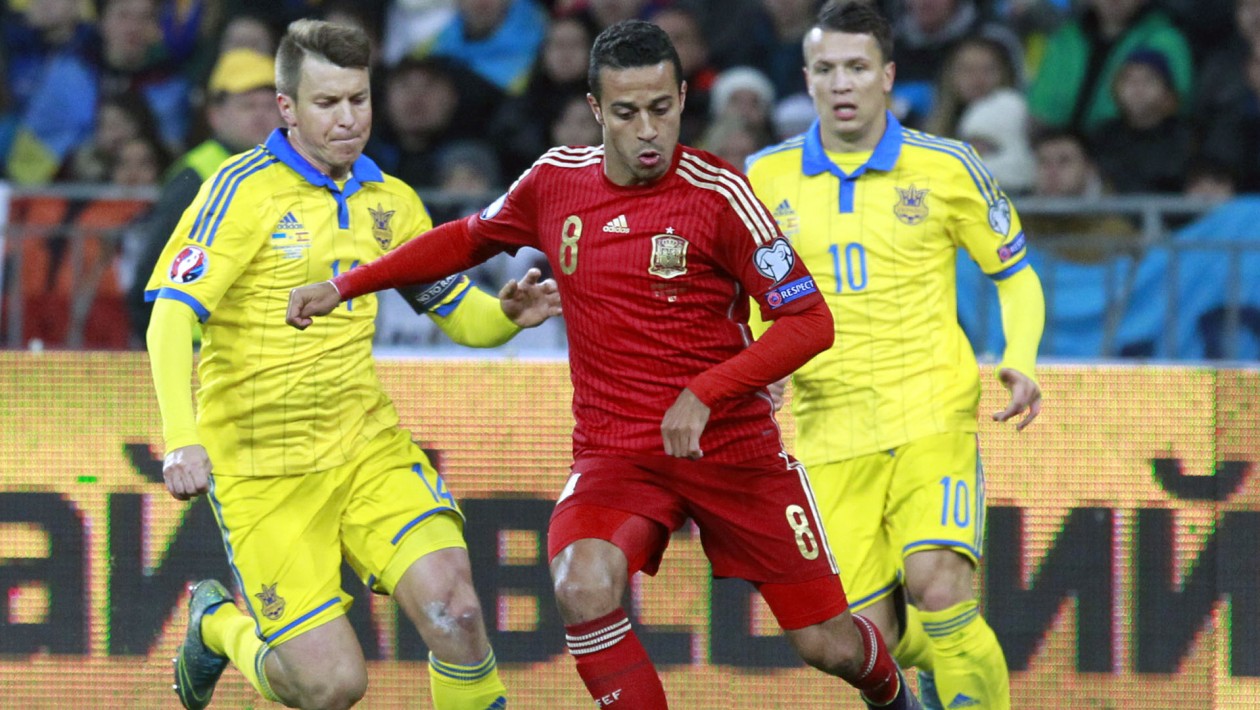 Eliminatórias: Thiago Alcântara sofre lesão e desfalca Espanha