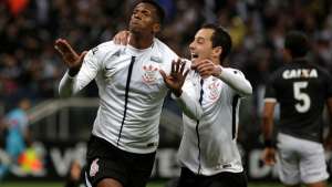 Corinthians pode perder o atacante Jô para o Napoli, da Itália
