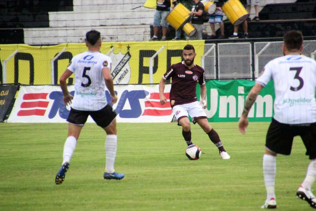 A Ferroviária segurou a Internacional de Limeira e se aproximou da classificação às oitavas de final