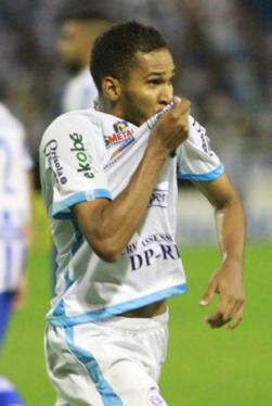 Everaldo fez 1 a 0 de pênalti e levou decisão para as penalidades