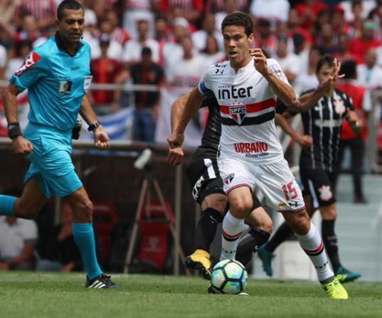 Hernanes continua sendo um dos trunfos do São Paulo