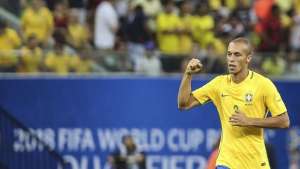 Eliminatórias: Miranda diz não se preocupar com a situação do Chile