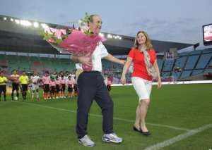 Levir Culpi está com dois pés no Gamba Osaka e deve deixar o Santos após o Brasileirão