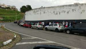 Torcida do Santos faz fila para comprar ingressos contra a Ponte Preta