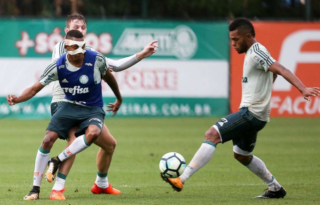 Elenco profissional do Palmeiras realizou um jogo-treino contra o time Sub-20