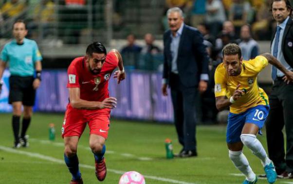 Enquanto times corriam em campo, a torcida batia recorde na arquibancada e na bilheteria