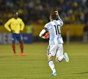 Em Buenos Aires, argentinos festejam vaga na Copa como uma celebração de 'título'