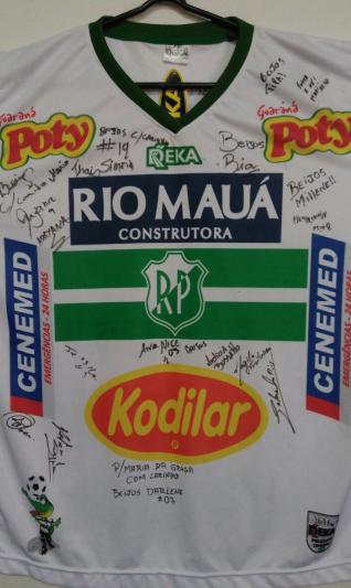 Camisa autografa oferecida à ex-esposa de José Rodrigues