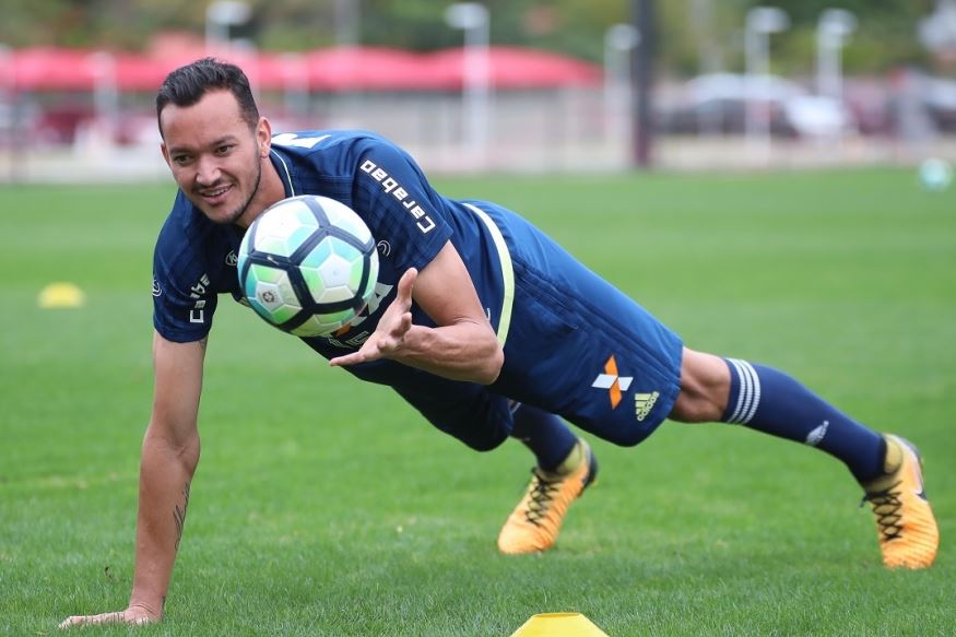 Réver lamenta desfalques do Fla para clássico; Diego treina, mas não pegará o Flu