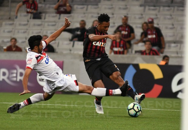 O Furacão vencia até os 36 minutos do segundo tempo, mas cedeu o empate