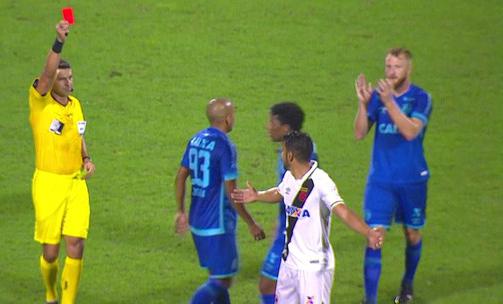 Andrés Ríos foi expulso de bobeira e complicou o Vasco