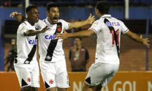 Zé Ricardo lamenta expulsão de atacante, mas festeja reação do Vasco