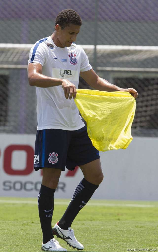 Pablo treina normalmente e deve reforçar o Corinthians no domingo