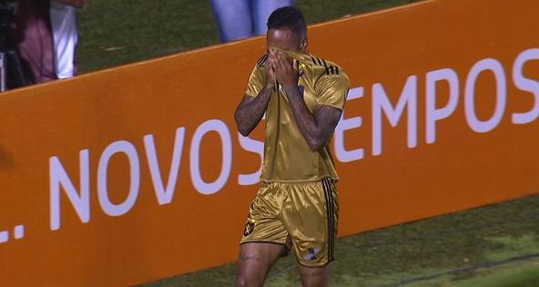 Lenis marcou o segundo gol do sport após passe perfeito de Diego Souza