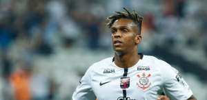 Sondado pelo Dortmund, Jô deixa futuro em aberto no Corinthians
