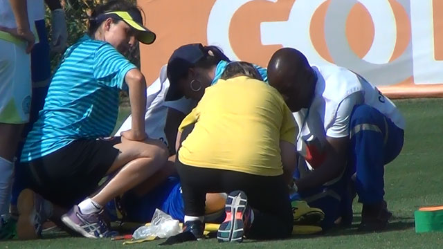 A zagueira Talissa foi prontamente atendida atendida dentro de campo e depois em Hospital de Teresópolis - Divulgação MS Saad