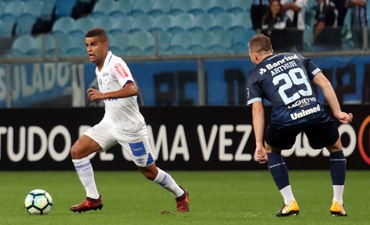 Edílson admite má fase do Grêmio e cobra evolução: ‘Temos que melhorar’