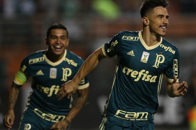 Willian abriu o placar e festejou muito com Dudu. Mas o Palmeiras decepcionou. Foto: Palmeiras - Oficial