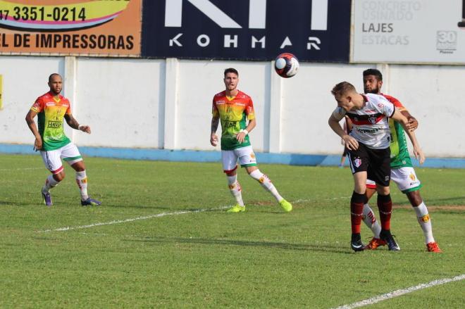 Copa Santa Catarina: Com mais um gol de Grampola, Joinville consegue empate no fim