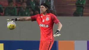 Cássio pede atenção com o Bahia e exalta 'pés no chão' do Corinthians