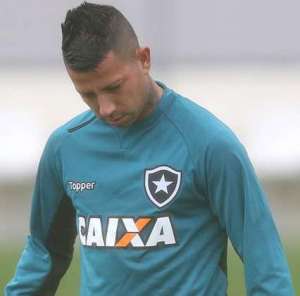 Botafogo faz mistério, mas chileno Valencia deve ser novidade no clássico contra o Vasco