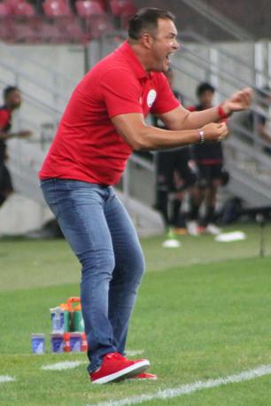 Roberto Fernandes: esforço para terminar série B com honra