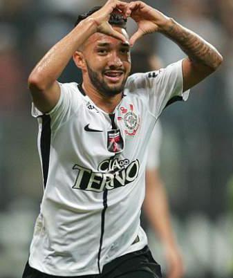 Clayson foi o heroi do Corinthians em cima do Coritiba