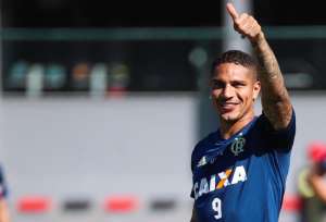 Diretoria do Flamengo quer renovar com Paolo Guerrero até 2020