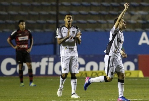 Richardson comemora o gol que garantiu a vitória do Ceará sobre o Oeste