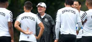 Sem artilheiro, Santos tenta confirmar consistência na volta ao Pacaembu