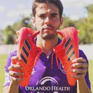 Leco admite interesse em Kaká, mas nega acerto com o meia