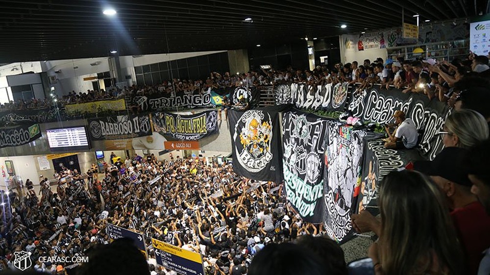 Série B: Após festa no aeroporto, torcida do Ceará promete lotar Castelão