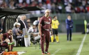 Para evitar desgaste, Dorival Júnior dispensa titulares do treino