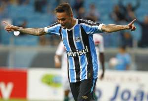 Luan volta a treinar e pode reforçar Grêmio contra o Corinthians
