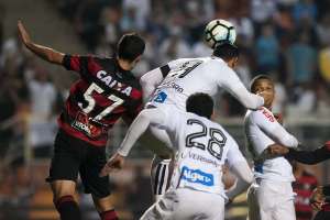 Ricardo Oliveira lamenta atuação ruim do Santos e empate frustrante em casa