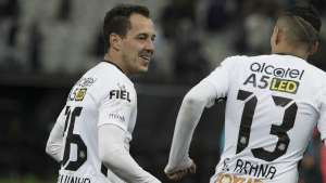 Queda técnica de 'alicerces' do time deixa Carille em apuros no Corinthians