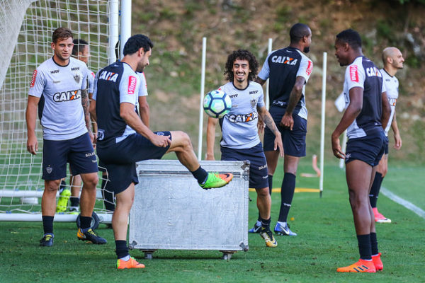 Atlético-MG relaciona 23 e Elias pede apoio da torcida para pegar a Chapecoense